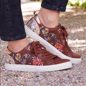 Run around town MJ sneaker! Women’s Size 7